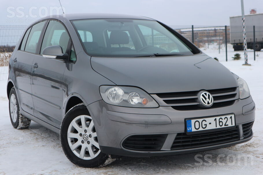 Volkswagen Автомобиль очень красивый , с хорошей комплектацие