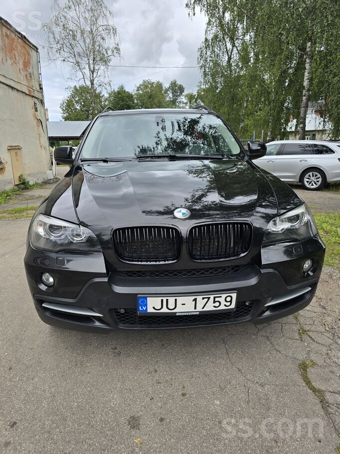 BMW Машина в хорошем состоянии, тех осмотр без замечан