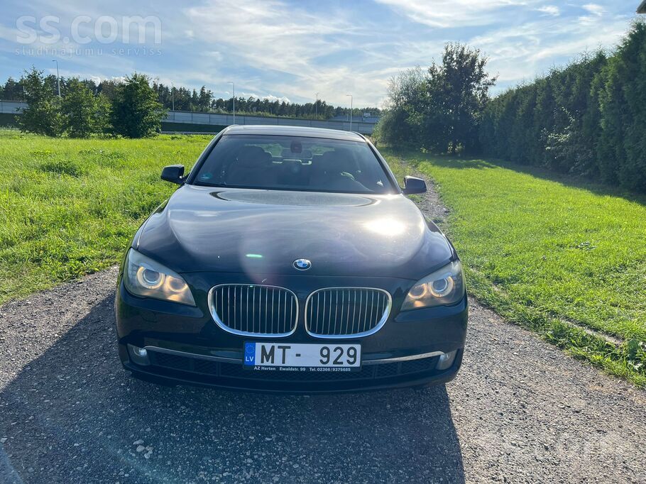 BMW Auto teicamā tehniskā stāvoklī.