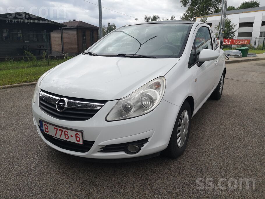 Latvija nav braukts, Panorāmas lūka, apsildāma stūre. 
Iebūvēts diviem velo