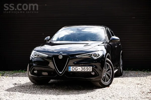 Alfa Romeo Stelvio 2018. gada modelis ar 2.2 dīzeļa dzinēju un automātisko p