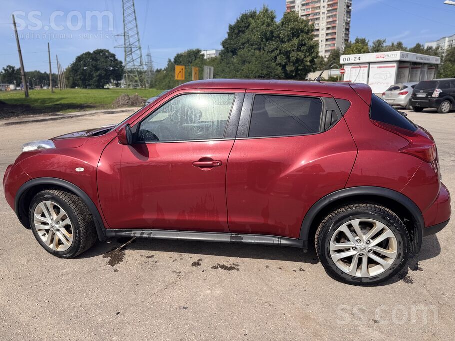 Nissan Авто в отличном состоянии, новый ТО, салон чистый 