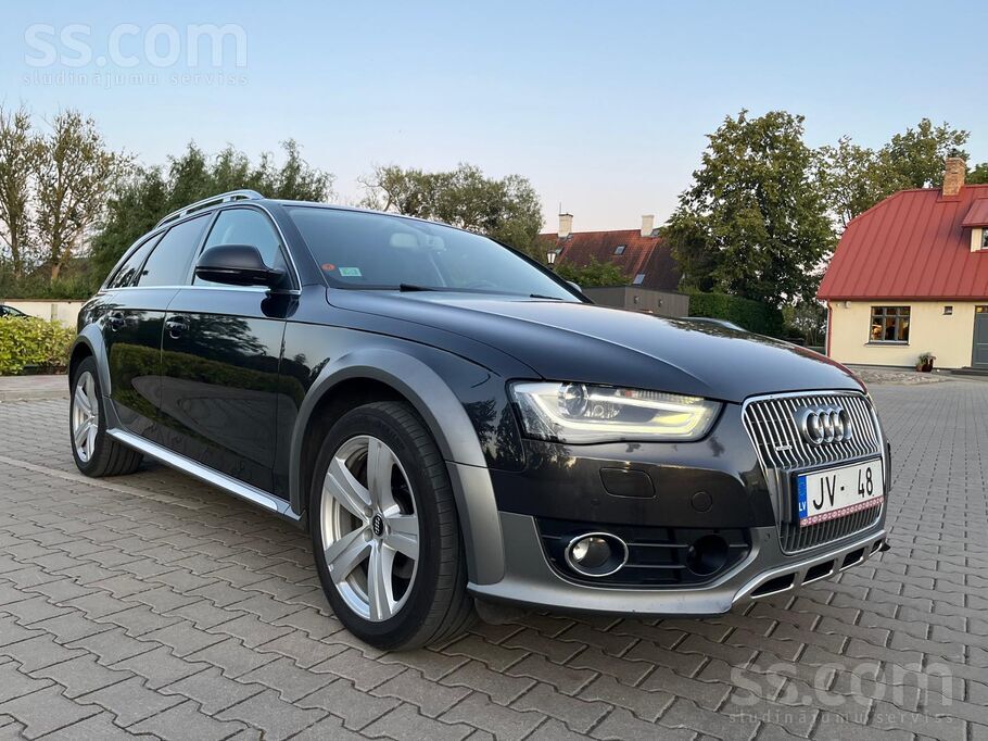 Audi A4 Allroad Quattro B8 facelift ar bagātīgu komplektāciju. 
Auto ir lab