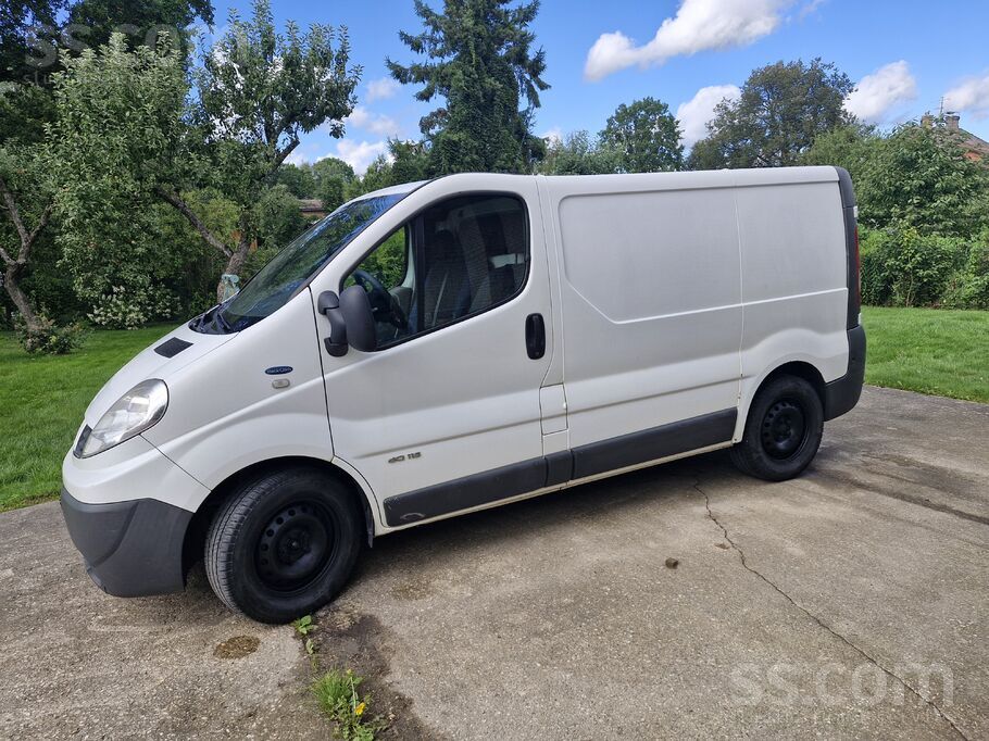 Uzņēmums pārdod labi uzturētu, uzticamu un ekonomisku darba auto Renault Tra