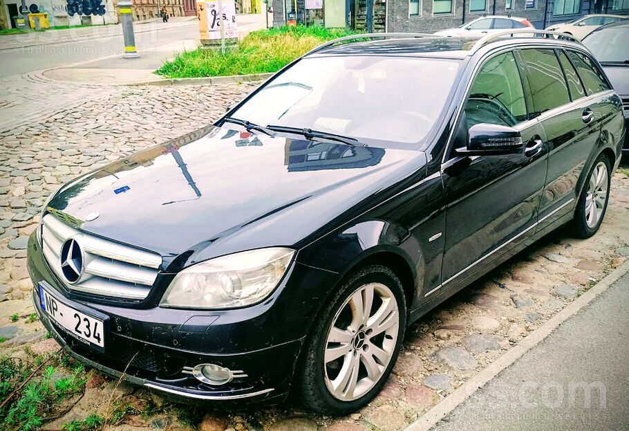 Jauna TA, Automātiskās kārba, kas slēdzas perfekti, AC strādā ideāli, melns