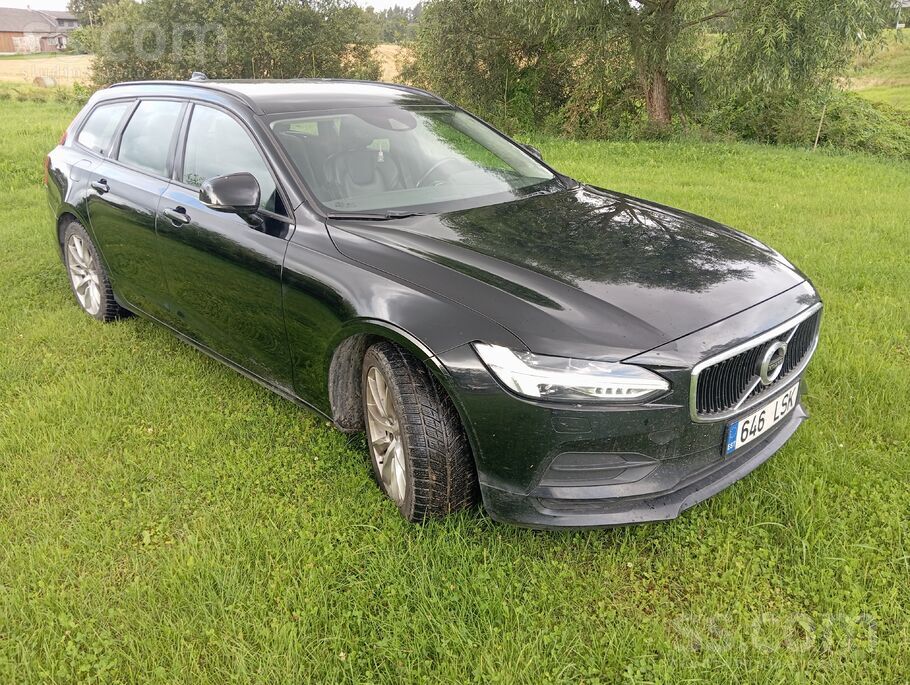 Pārdodu Volvo. 
Labas vissezonas riepas. 
 
Papildu tīkls bagažniekam.
