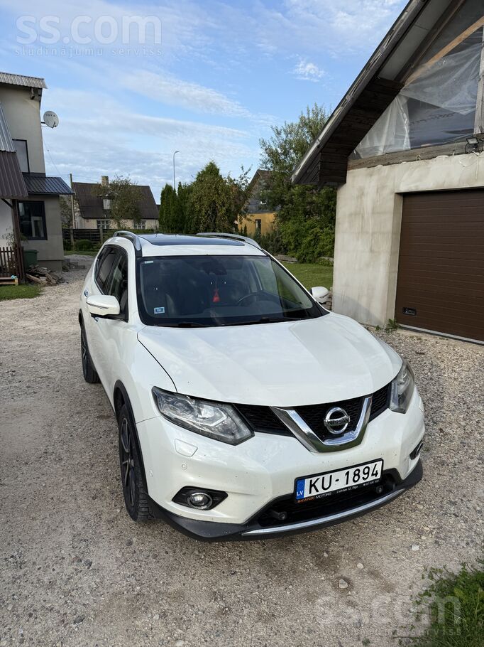 Nissan Tiek pārdota ģimenes automašīna, 2017. Gada. 
