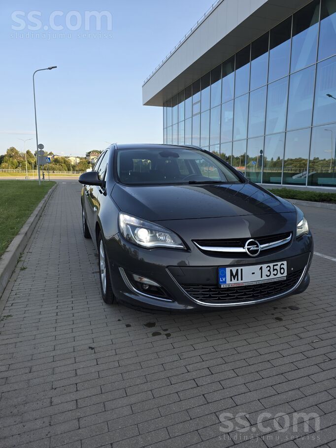 Opel Sakarā ar jauna auto iegādi tiek tirgots Opelis