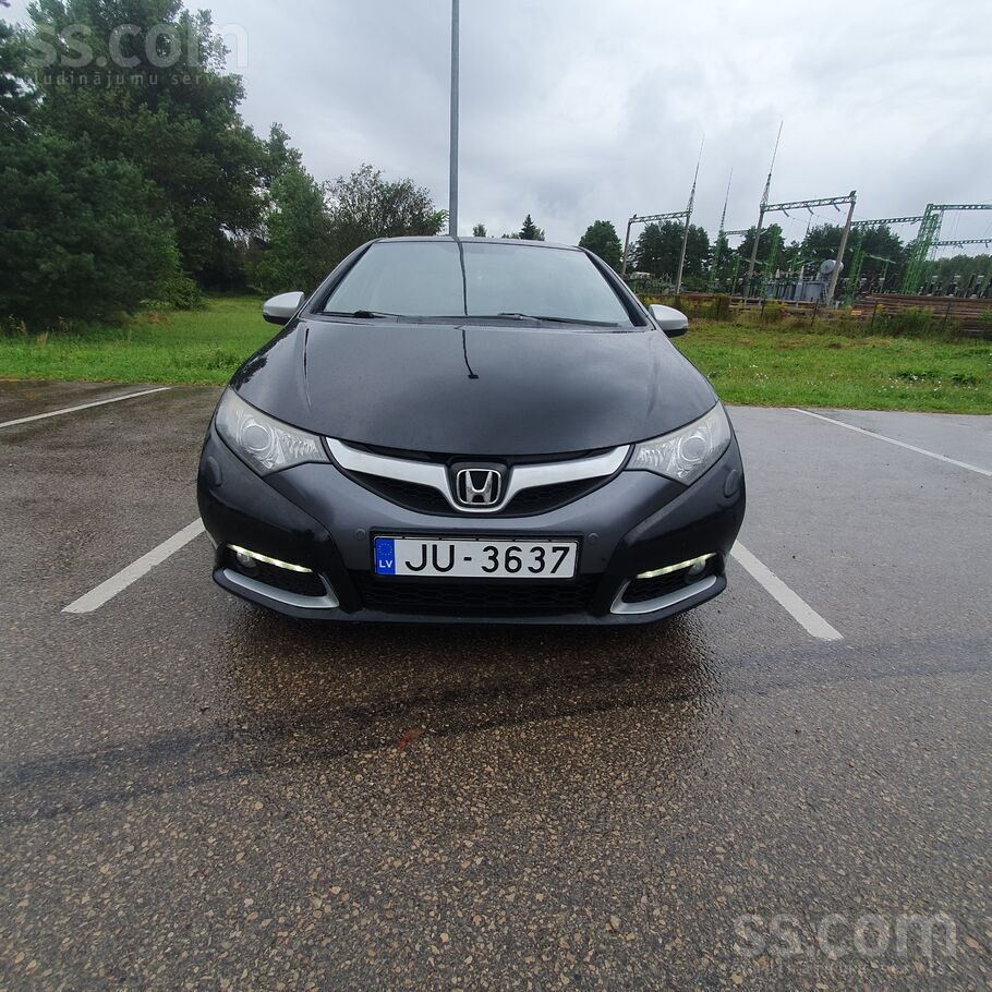 Maksimālā iespējamā komlektācijā, ļoti labā stāvoklī, savlaicīgi veiktas apk