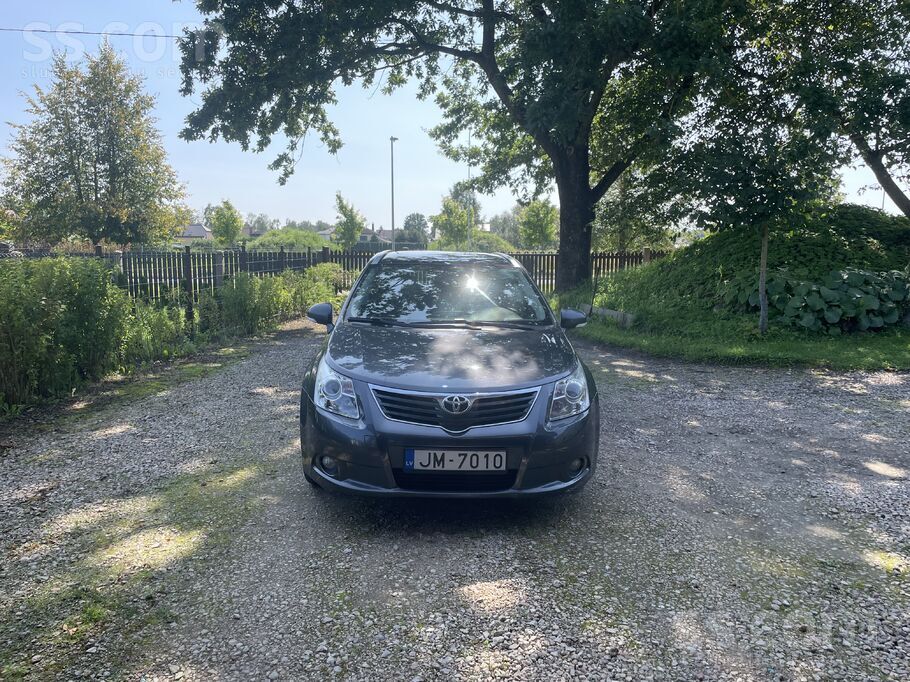 Toyota Avensis 2, 2 cat, ir sīki vizuāli defekti. Tehniskā apskate līdz nāka