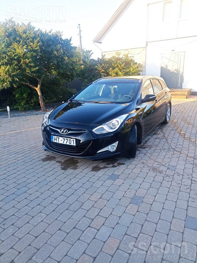 Продается Hyundai i40 1.7 Crdi стильный, экономичный и надёжный автомобиль.