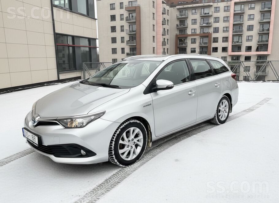 Toyota 1.8 Hybrid E-Cvt 100 kW (136 hp), iegādāts Latvijā