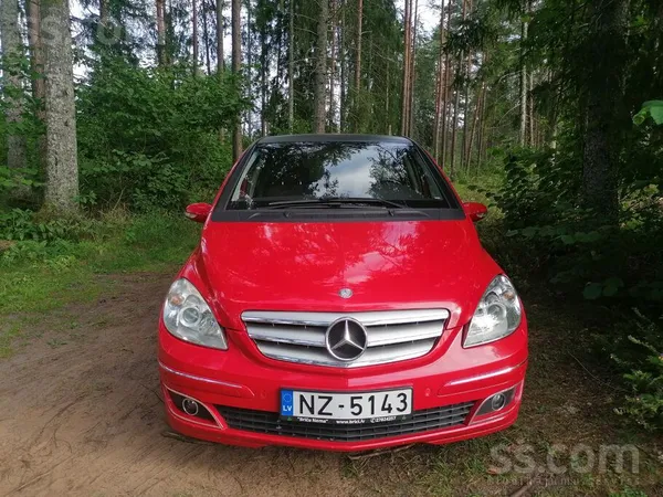 Mercedes Pārdod Mercedes Benz B 180, automašīna ir labā teh