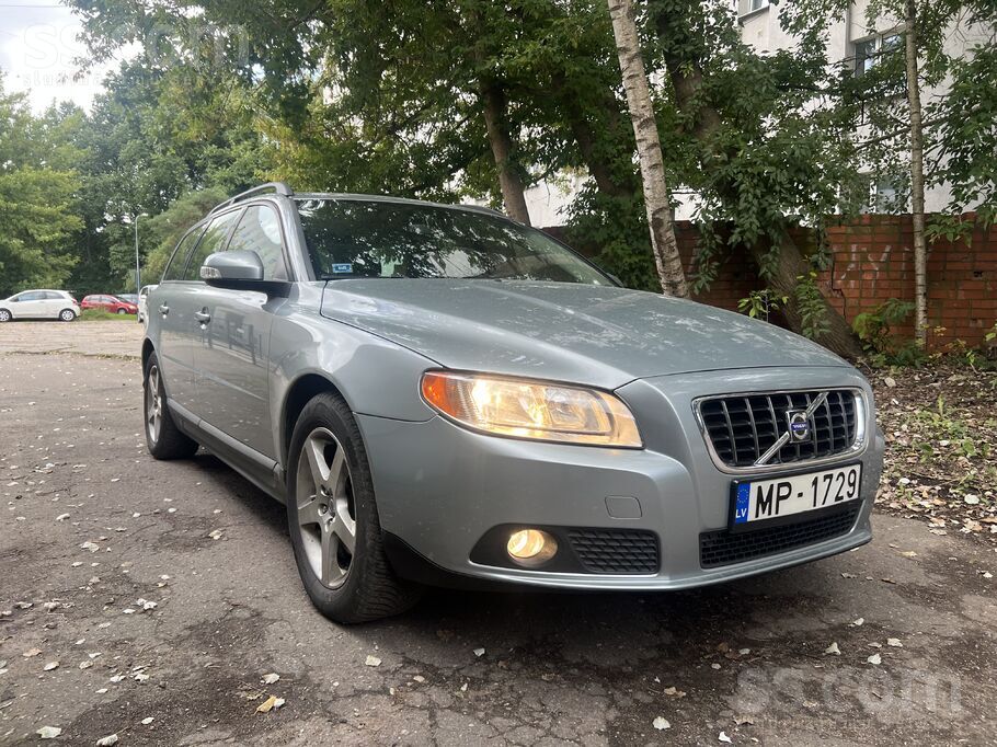 Volvo Продается Volvo V70 2008 года 2.4 дизель 120 kw. С