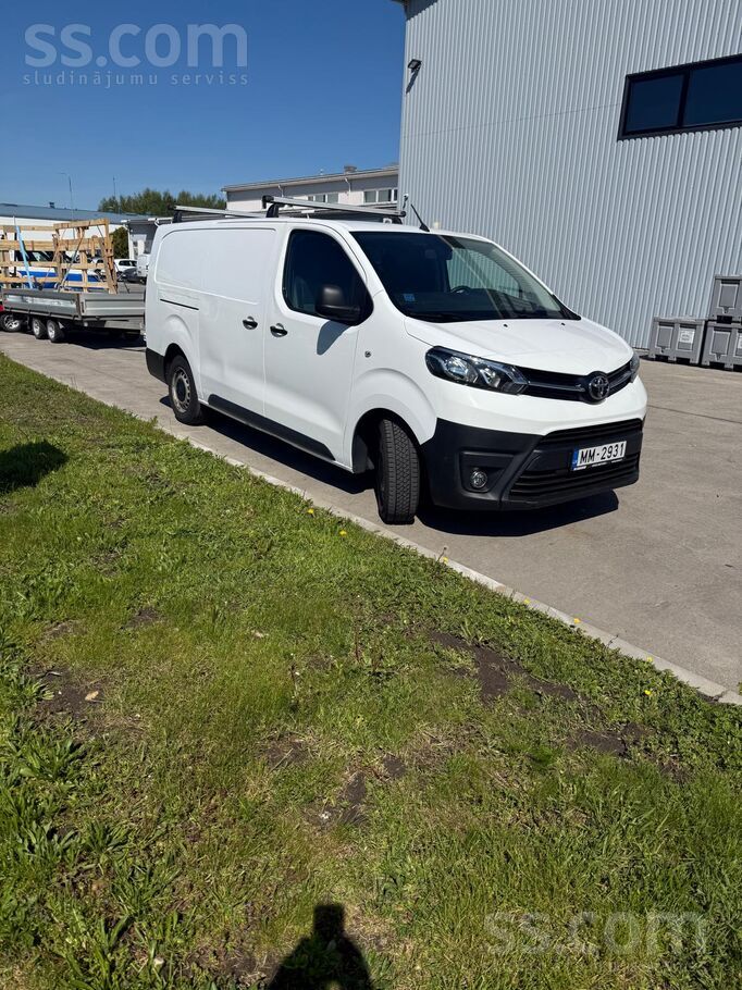 Toyota Uzņēmums pārdod teicamu servisa minivenu. Par atse