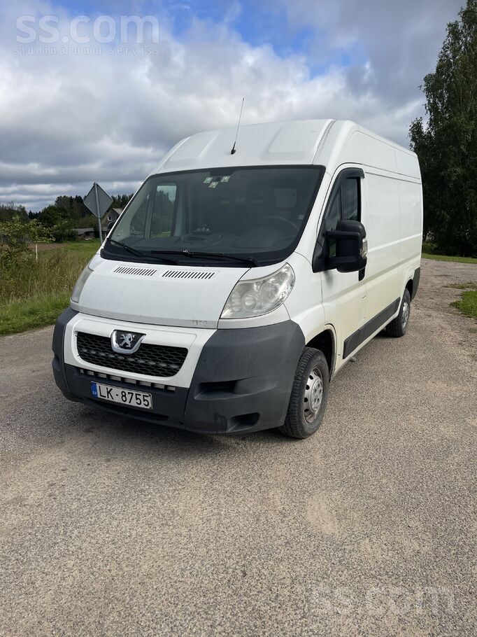 Pardodu. 2.2D 6 atrumi. Vineta nau vajadziga. B kategorija.