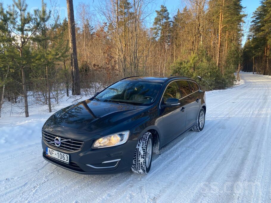 Pārdodu dinamisku un ekonomisku 2018. gada Volvo V60. Auto, kas izceļas ar k