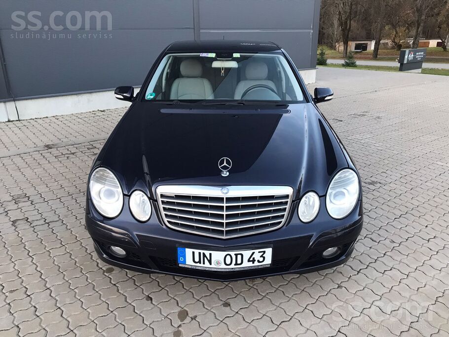 Automašīna ir ļoti labā tehniskā un vizuālā stāvoklī. Auto tika ilgstoši mek