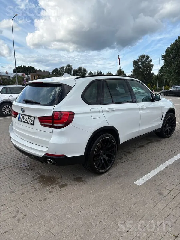 BMW Nesteidzīgi tirgojas labs, skaists auto. Jauna ska