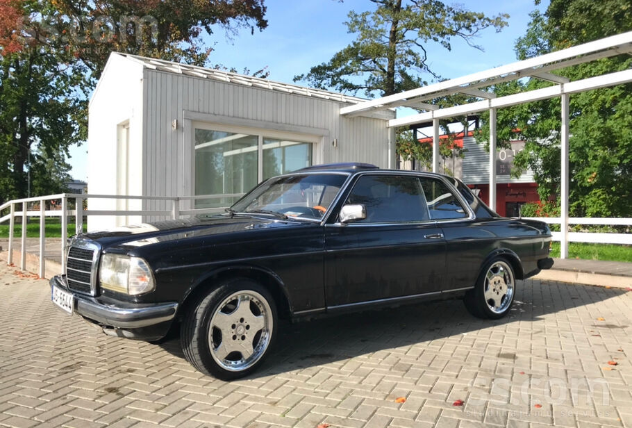 Mersedes 123 Coupe, mīlēts melnais kumeļš diesel 2, 5 litri 1980 g. , skaist