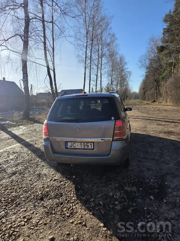 Īpašnieks steidzīgi pārdod Opel Zafira 2006.g. (decembris). Ekonomiskā, benz