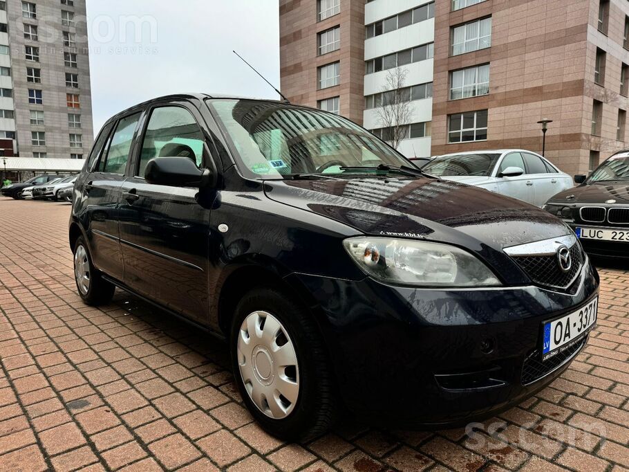 Ekonomisks ietilpīgs ģimenes auto. Šis auto ir augstāks par citiem un tam ir