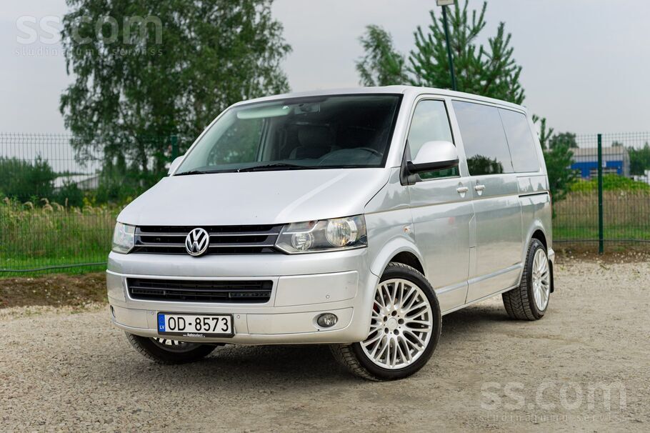 VW Caravelle ar 2.0 litru dīzeļdzinēju un automātisko transmisiju. 
Ietilpī