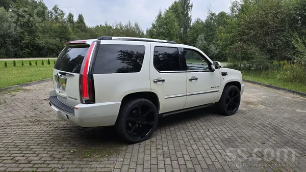 Продаю свой Cadillac Escalade 2009 года. Машина в хорошем техническом состоя