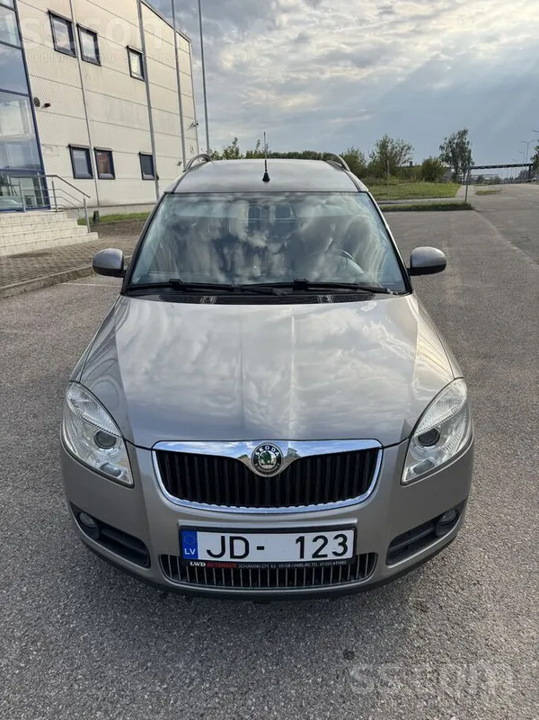 Skoda Продаю автомобиль Skoda Roomster, в хорошем состоя