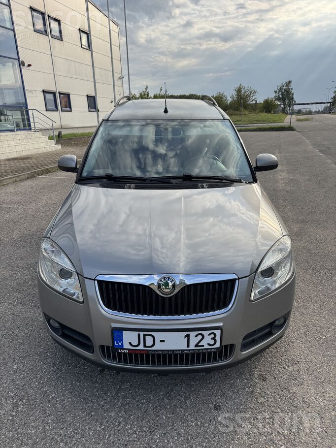 Продаю автомобиль Skoda Roomster, в хорошем состоянии. Не ржавый из Франции.