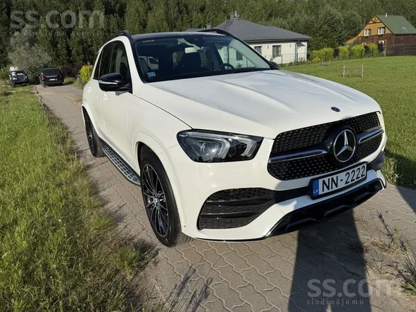 Mercedes Pārdod automašīnu teicamā stāvoklī ar 21 collu dis