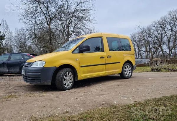Volkswagen VW Caddy labā stāvoklī ar vizuāliem defektiem. Tik