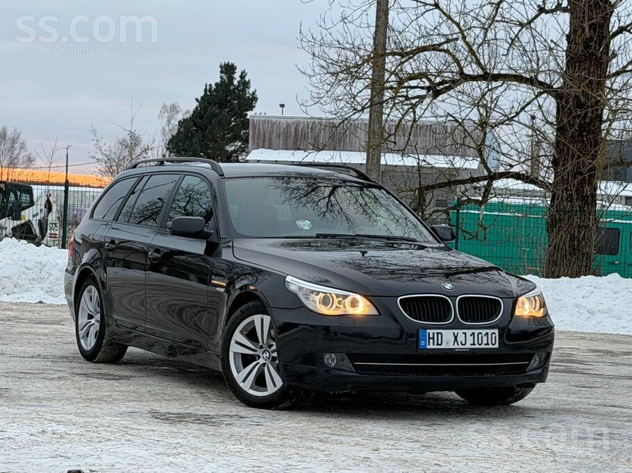 BMW 520d Face lifts Sport-Pack, 135 kW / 183 ZS, Black Edition

Tiko ieves