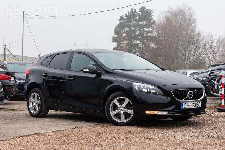 Tikko ievests Volvo V40 Facelift modelis ar 2.0D (120z. s), aprīkots ar manu