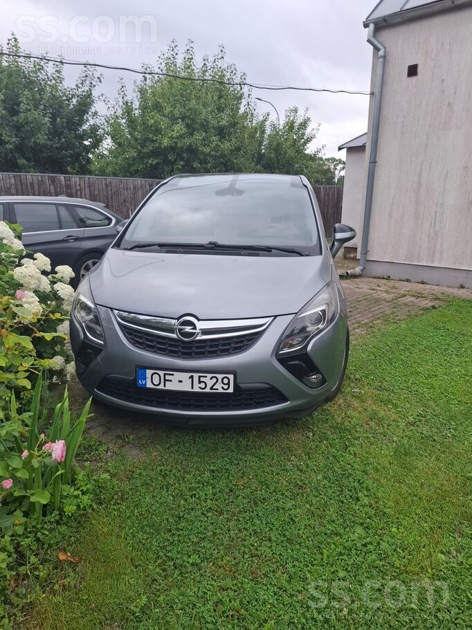 Opel Zafira Tourer 2013 год, 2, 0 дизель 96 квт, только пригнана и поставлен