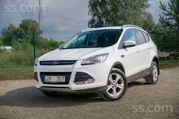 Ford Ford Kuga ar 1.6 litru benzīndzinēju un manuālo tr