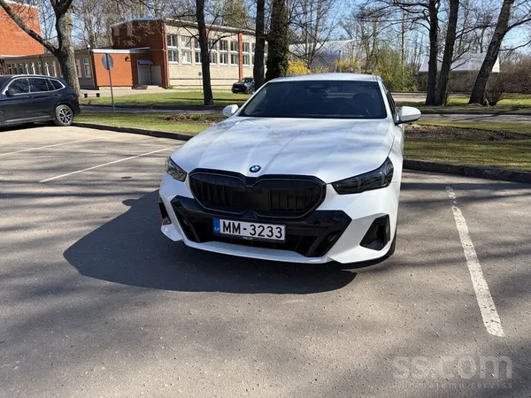 BMW Pārdodu BMW 520i G60, Krāsa: Mineral White, Dzinēj