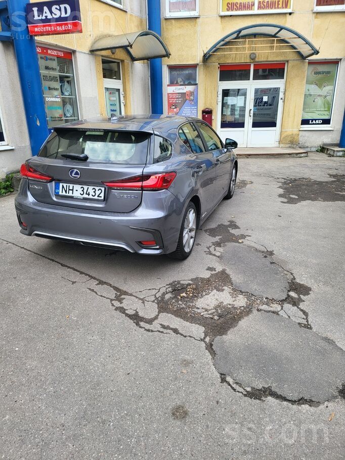 Машина в отличном состоянии, есть комплект летней резины на дисках. Расход 4