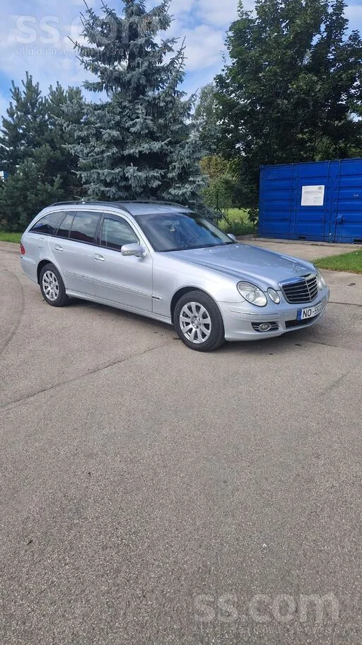 Mercedes Sēdies un brauc. Iegūldījumus neprasa. Riepas divi
