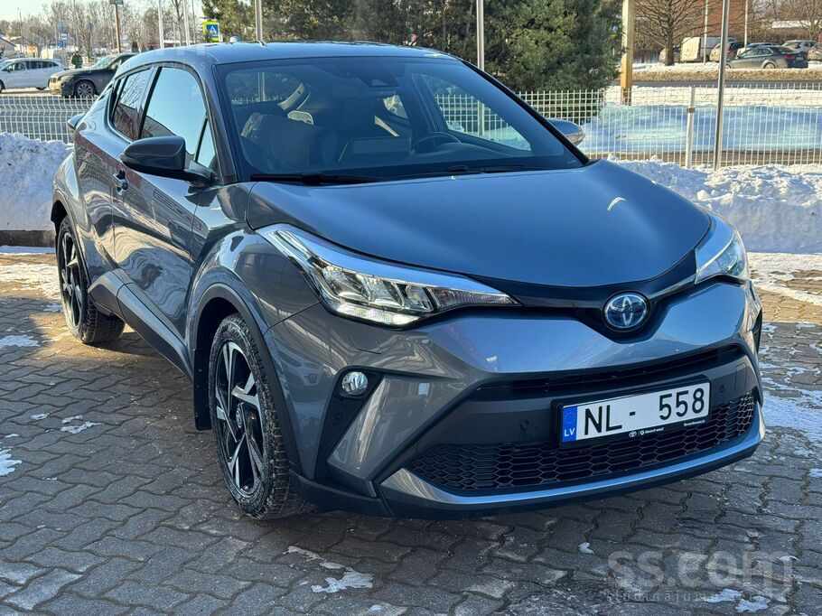 Toyota C-Hr, 1.8 Hybrid, ar automātisko ātrumkārbu "Style" komplektācijā. Nā
