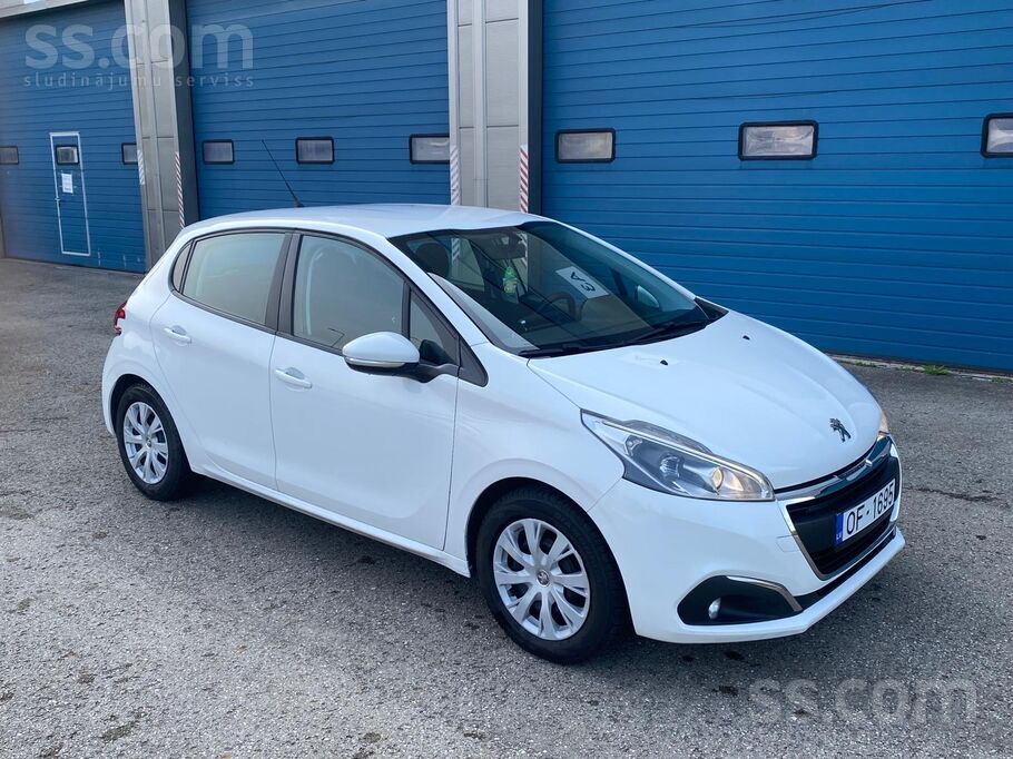 Peugeot Īpašniece pārdod Peugeot 208, manuāls , 1, 2 benzī