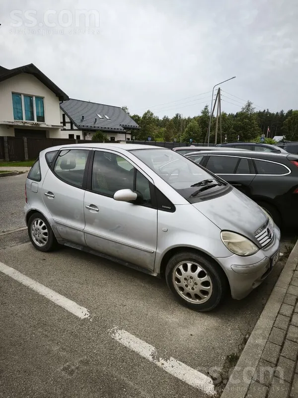 Продаю Мерседес А160, бензин 1.6, коробка автомат, 2002 года. Компактный, вм