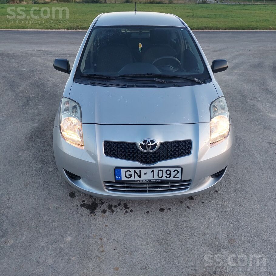 Toyota Pārdodas Yaris P90 (1.3, 64 kW, 87 ZS, manuālā k. 