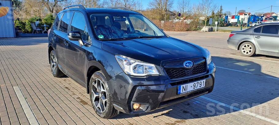 Pārdodu savu foresteru, nodoklis samaksāts, gandriz jaunas vasaras riepas uz