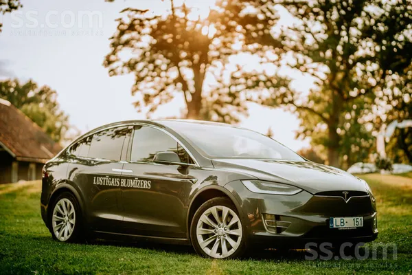 Tesla model X 100D. Ļoti labā stāvoklī. Viss darbojas nevainojami. Protams, ir arī p