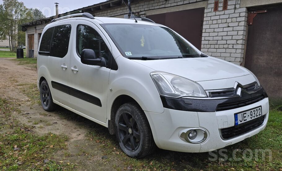Pārdod uzticamu un praktisku Citroen Berlingo, 2013. gada izlaidums, ar 1.6