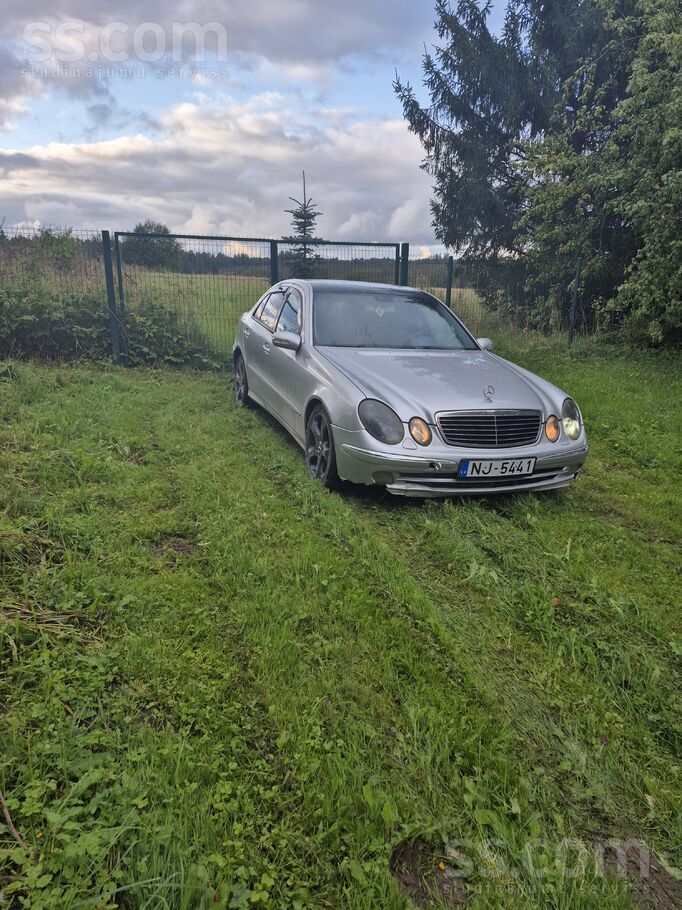 Pārdodu Mercedes-Benz E270 Normāls stāvokli priekšējā bufera bojājums