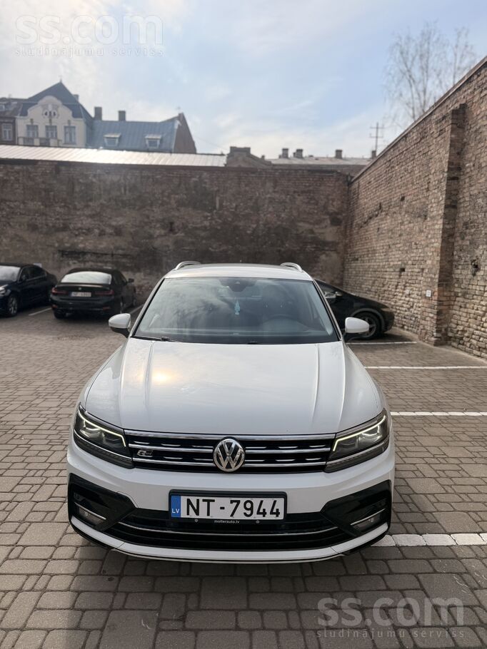 Volkswagen Uzņēmums pārdod VW Tiguan R-line, automašīna pirkt