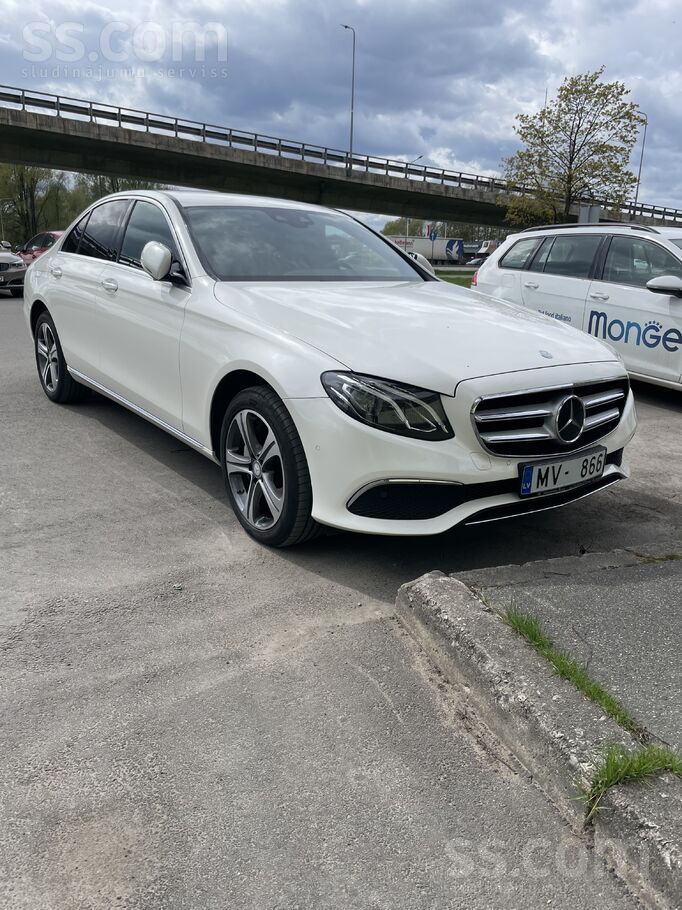 Mercedes Perfektā tehniskā un vizuālā stavoklī. Balta perla