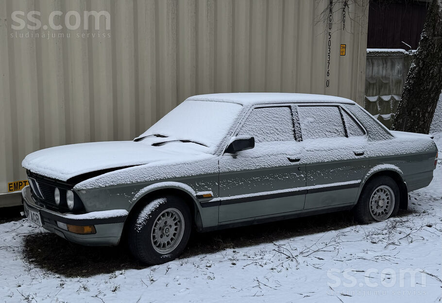 BMW Pārdodu e28 520i 1986gada no UK - stūre labajā pus